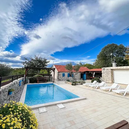 Didini Dvori Villa Kruševo